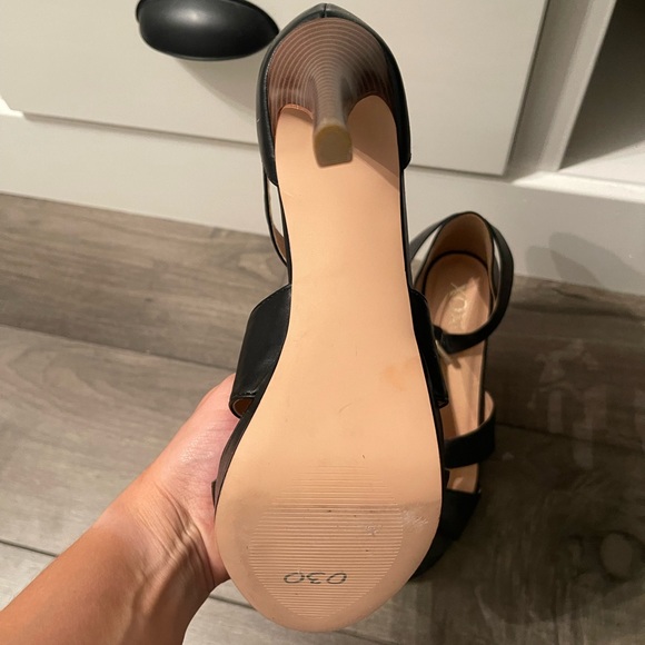 Black Heels - Picture 3 of 3